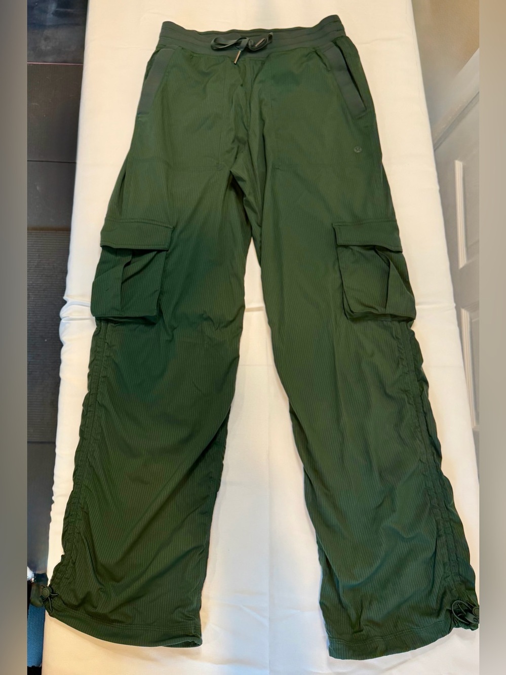 Lululemon Dance Studio Relaxed-Fit Mid-Rise Cargo Pant
Rainforest Green Size XS - Picture 3 of 16